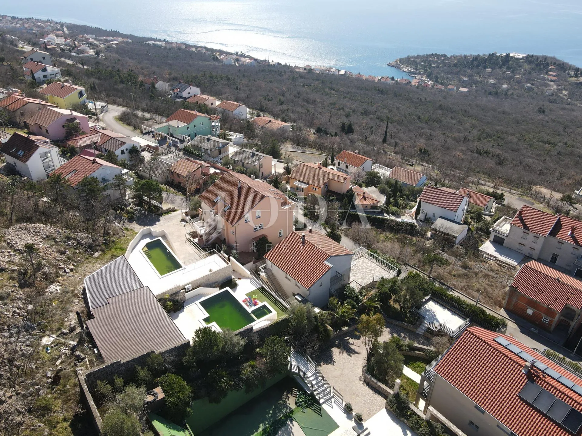kuća sa 2 stana i panoramskim pogledom - slika 13