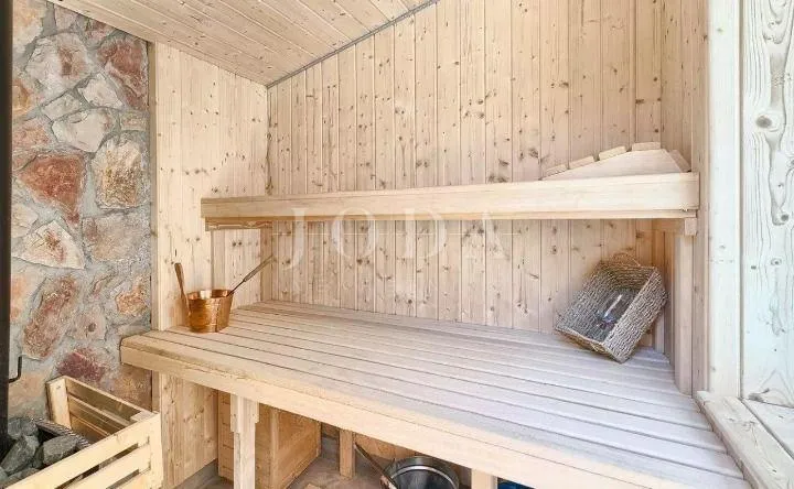prekrasna vila s grijanim bazenom,saunom i jacuzzijem,rovinj okolica - slika 7