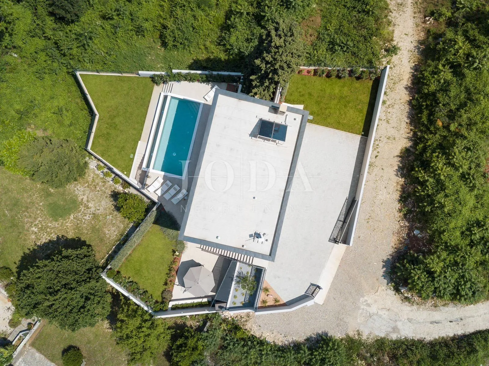 luksuzna vila s očaravajućim pogledom na more - slika 29