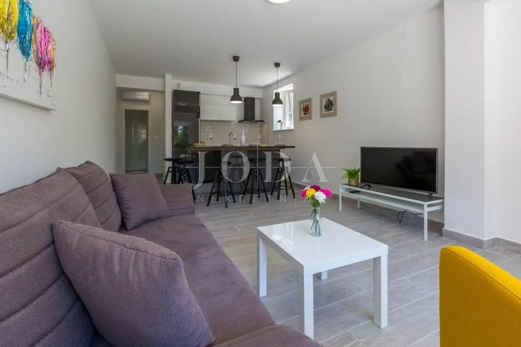 dramalj, novouređena kuća s pet apartmana i bazenom - slika 38