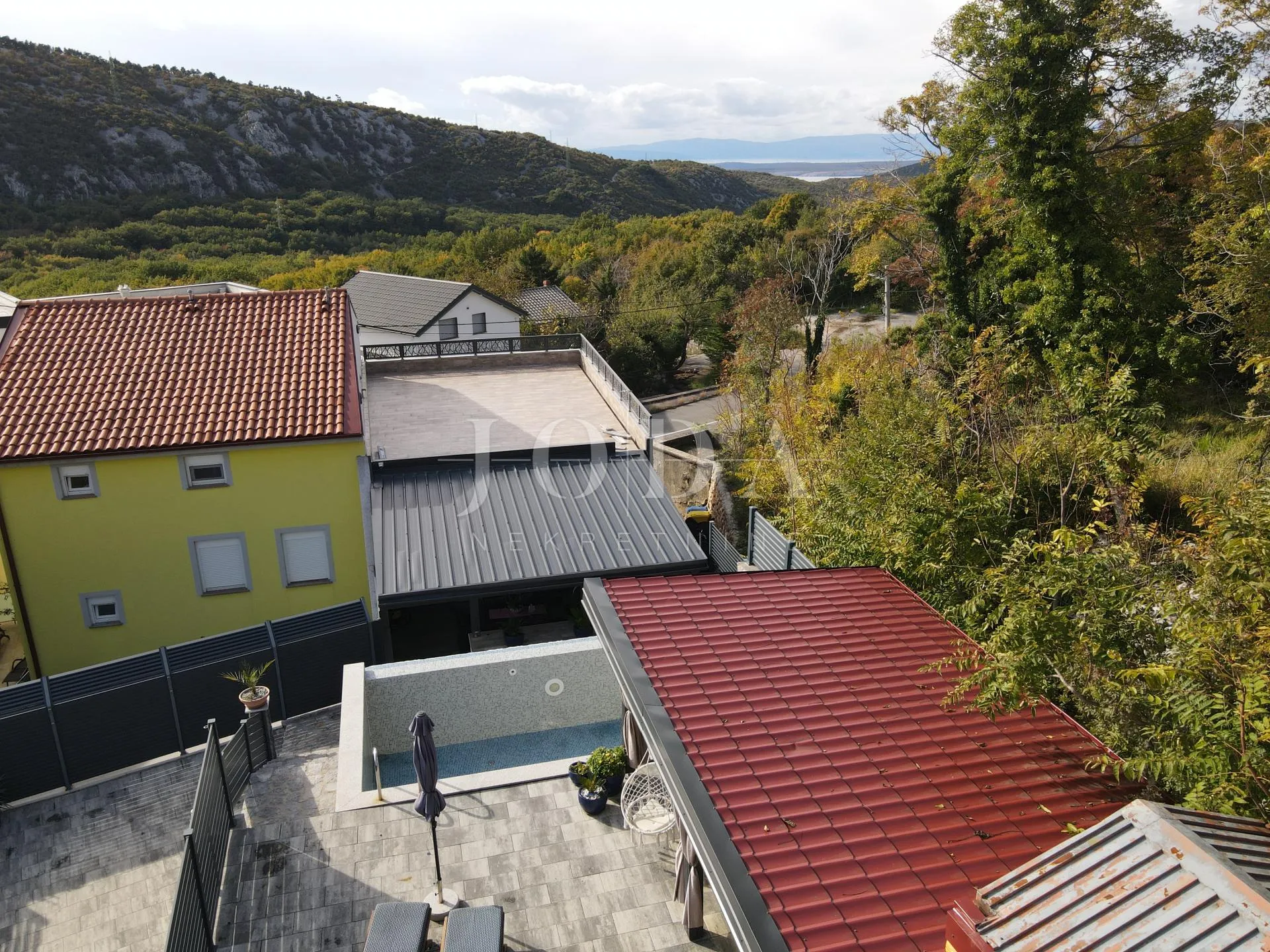 bribir kuća sa bazenom - slika 7