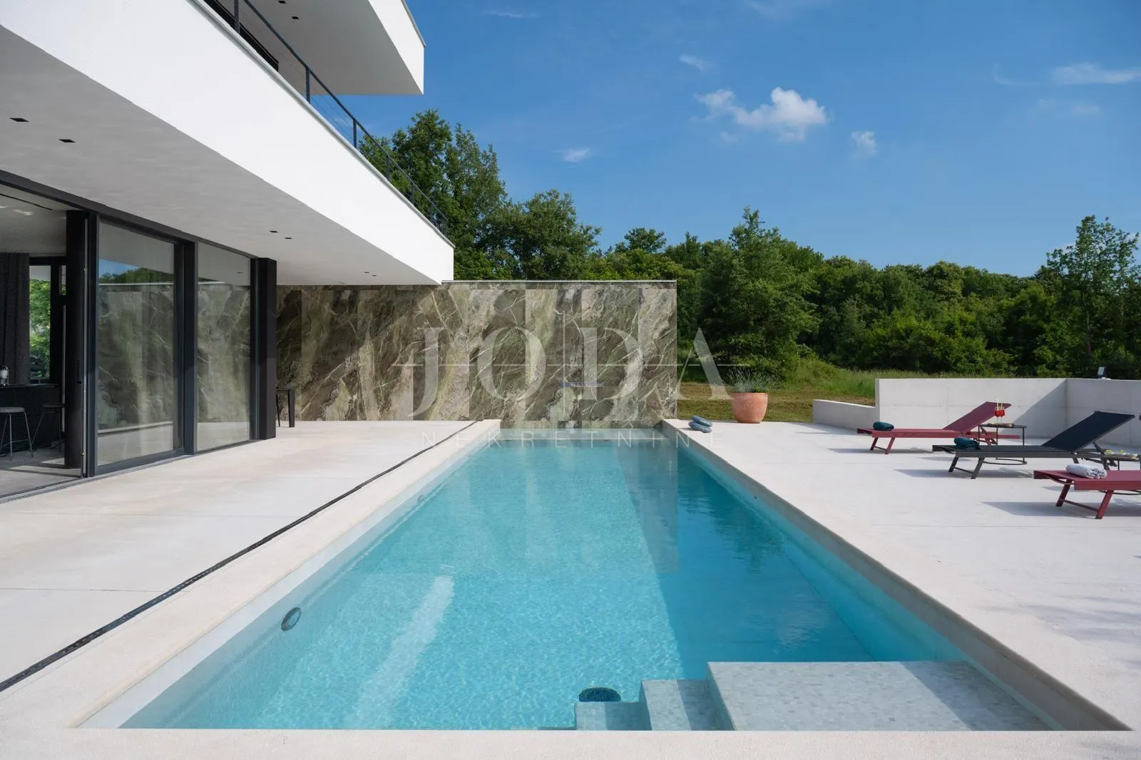 grožnjan, zadivljujuća luksuzna dizajnerska villa - slika 17