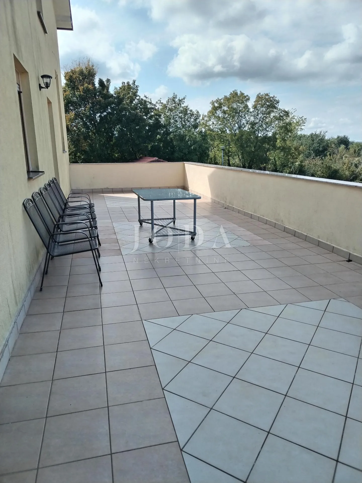 labin, okolica, kuća s dva stana i poslovnim prostorom - slika 19