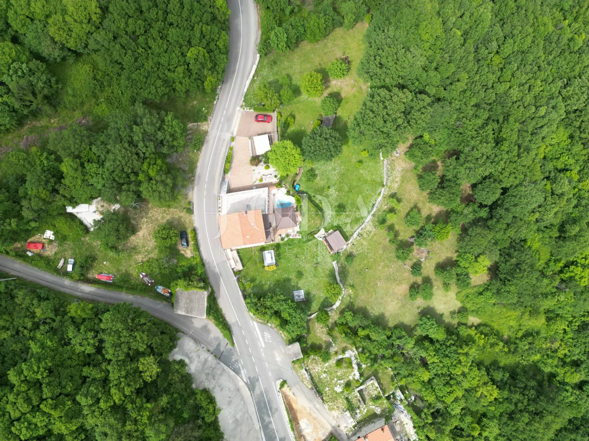 kuća sa 3000m2 zemljišta - slika 12