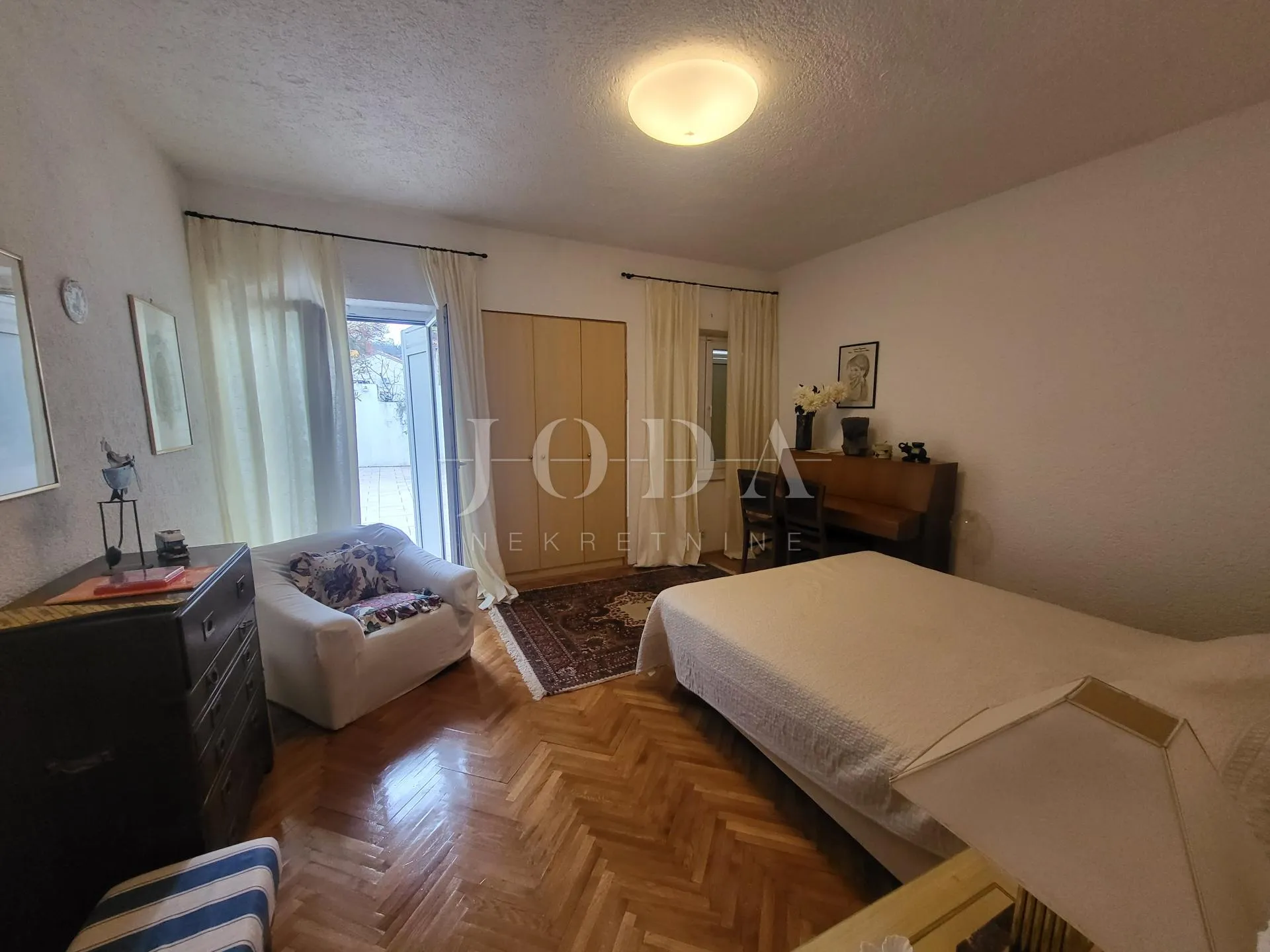 2 vile s bazenom + poslovni prostor na jednoj parceli od 2.700 m2 - slika 35