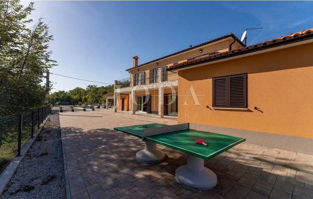 labin, okolica, villa za odmor sa bazenom i jaccuzijem na jedinstvenoj lokaciji - slika 9