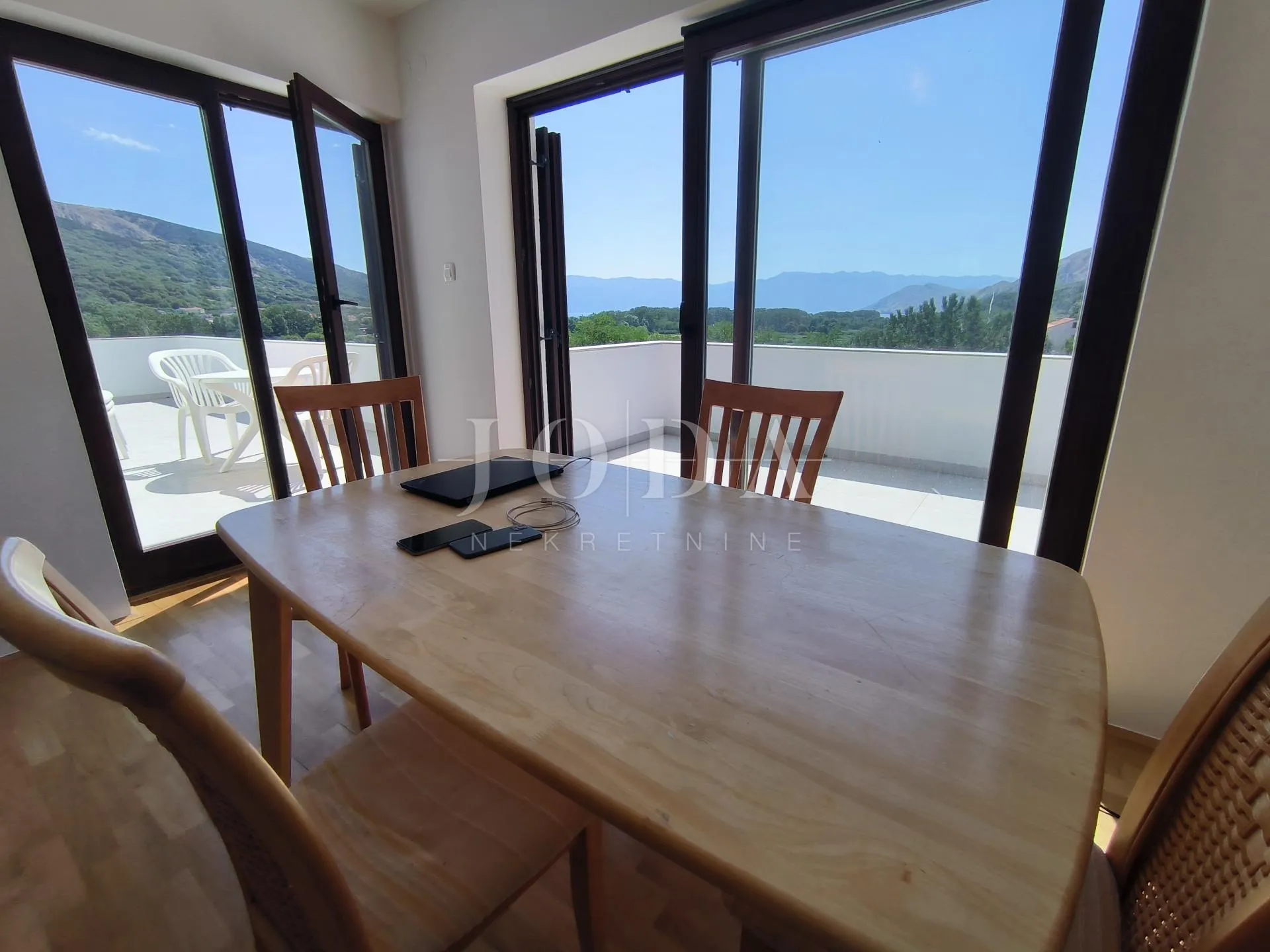 apartman sa bazenom - slika 29