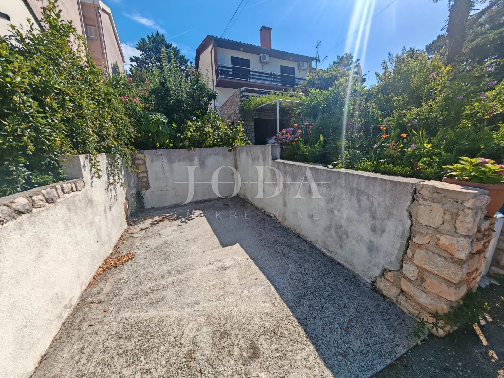 kuća 2. red od mora sa 4 apartmana - slika 5