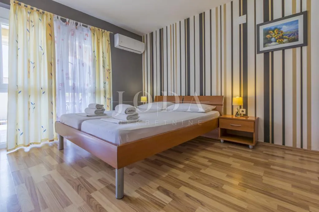 dramalj-kuca sa 7 apartmana - slika 26