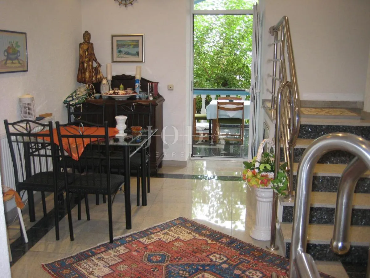 crikvenica, dvije kuće sa osam apartmana - slika 5