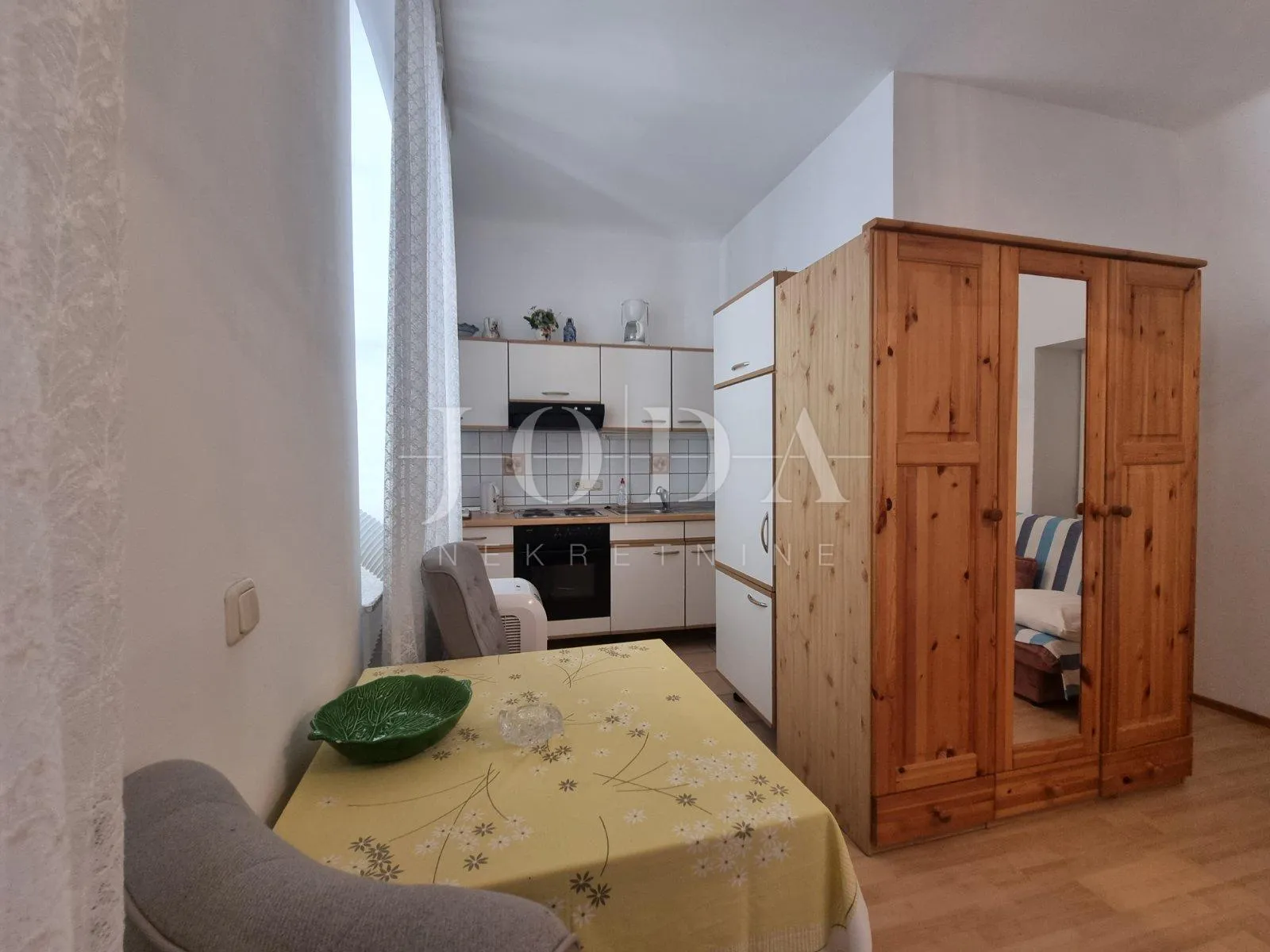 crikvenica, dvije kuće sa osam apartmana - slika 22