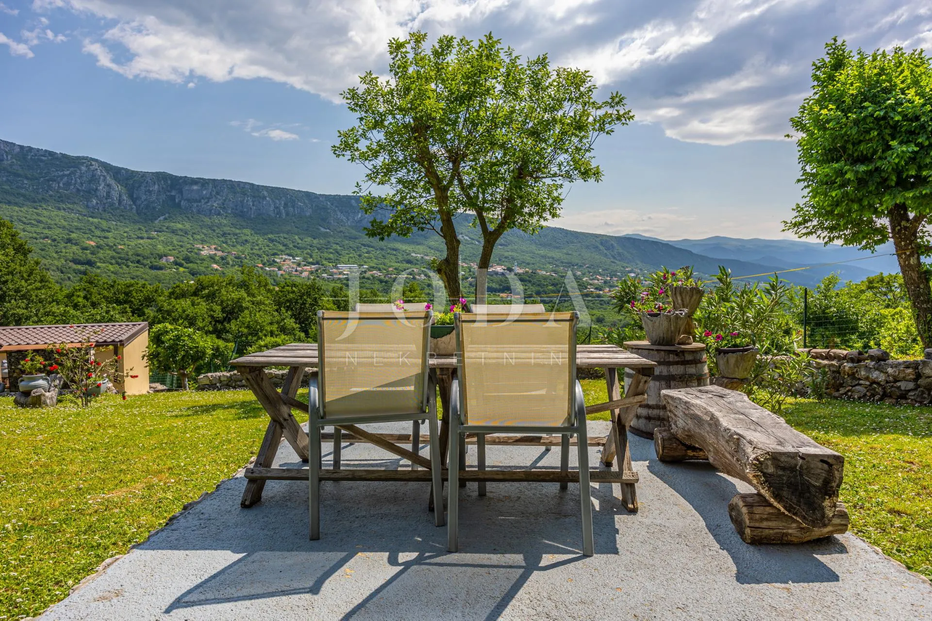 kuća sa 3000m2 zemljišta - slika 14