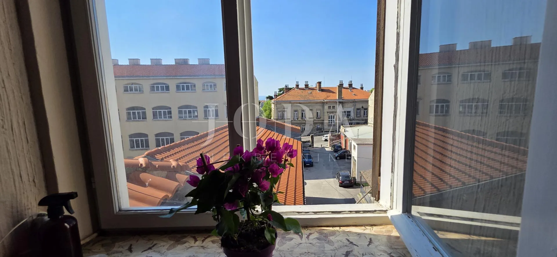 Rijeka širi centar – 2 spavaće, parking u dvorištu, vrt i kućica, idealno za život ili najam,