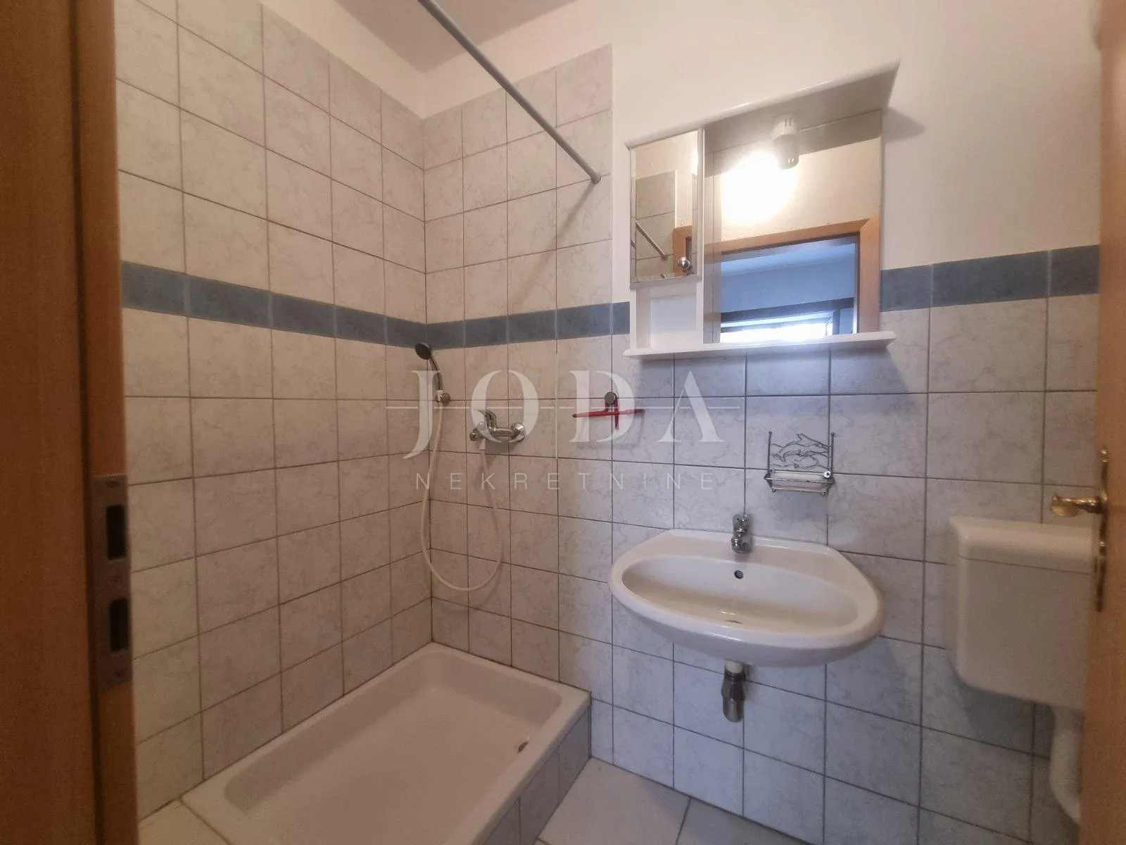 senj, kuća sa četiri stambene jedinice - slika 22
