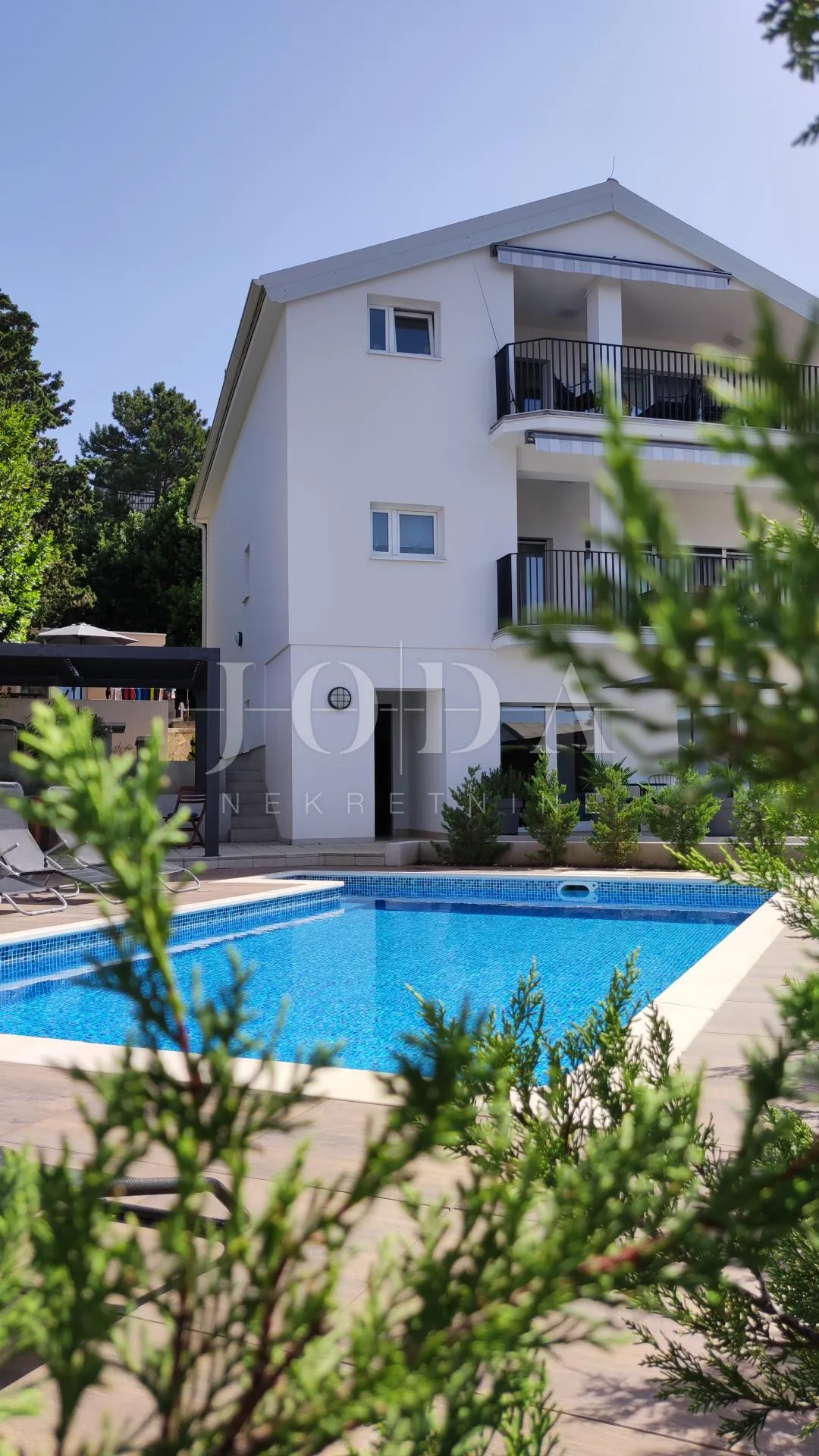 dramalj, novouređena kuća s pet apartmana i bazenom - slika 3
