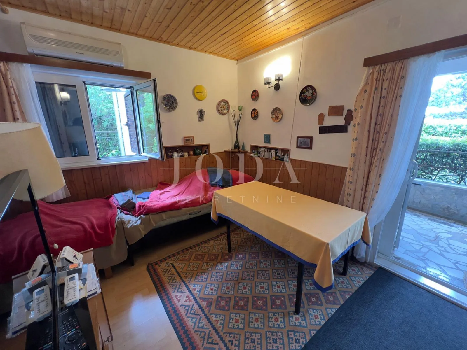 jadranovo, kuća na izvrsnoj lokaciji - slika 11