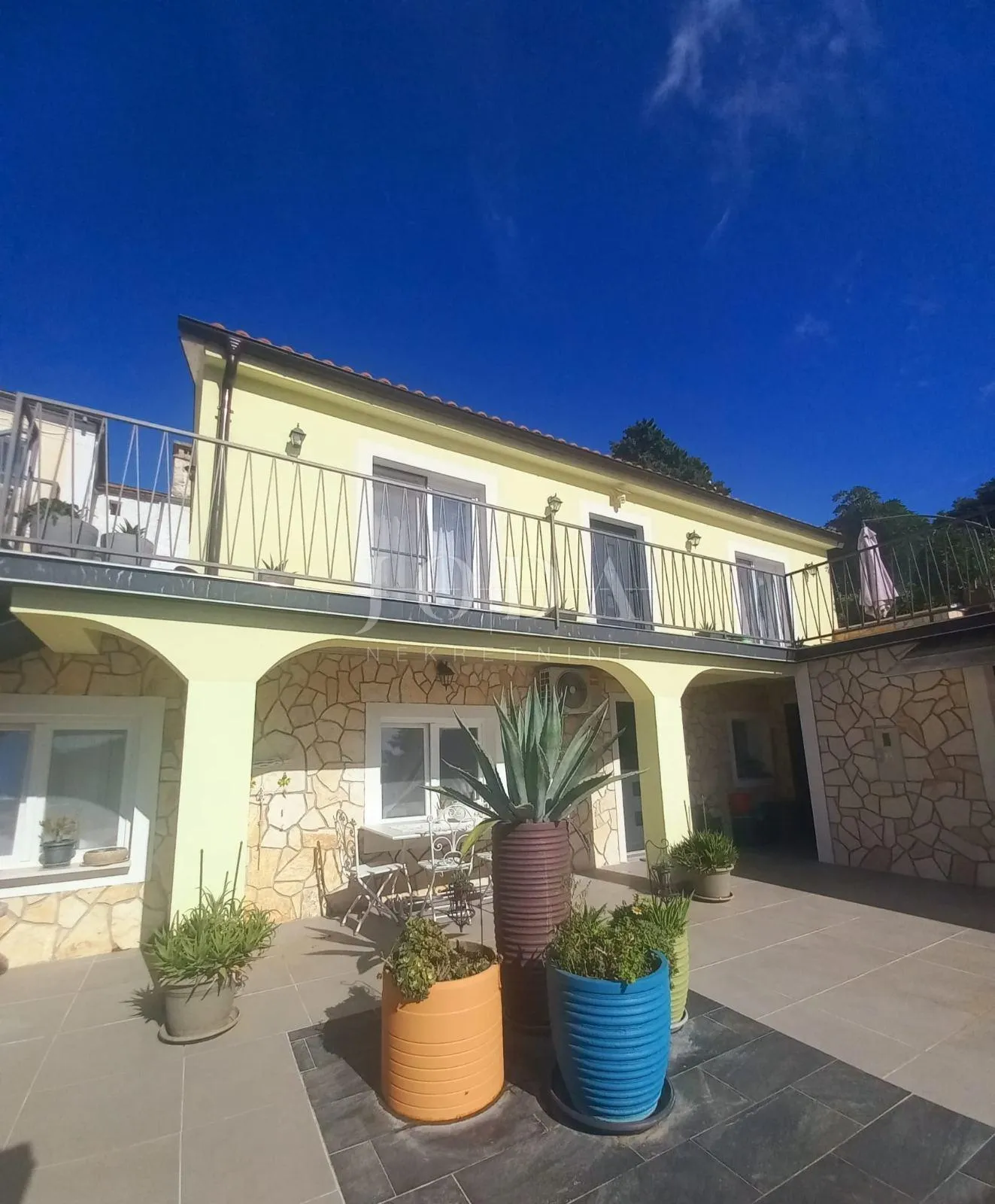bribir, apartmanska kuća sa bazeom na prostranoj okućnici - slika 28