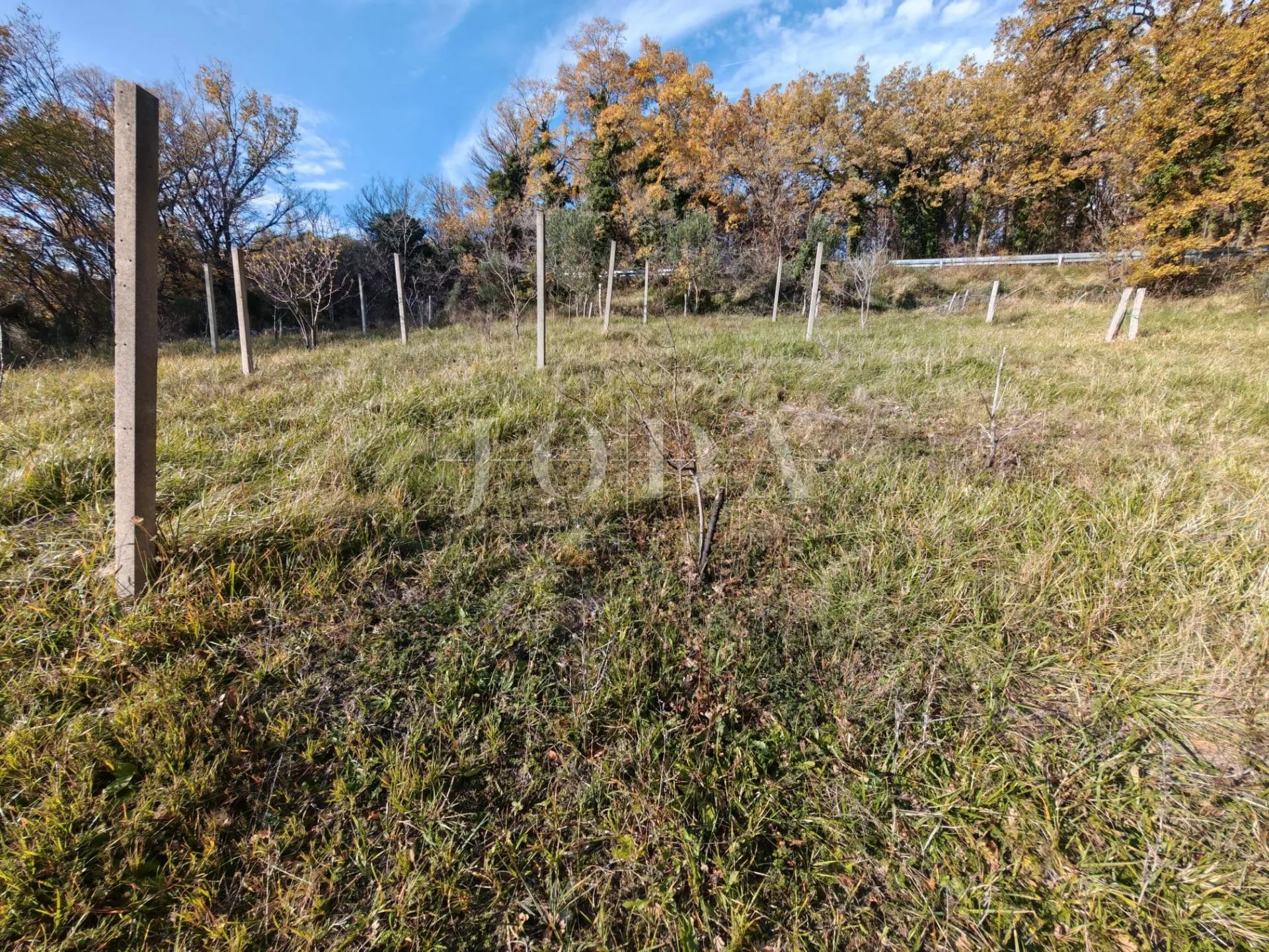 građevinsko zemljište 900m2 - slika 2