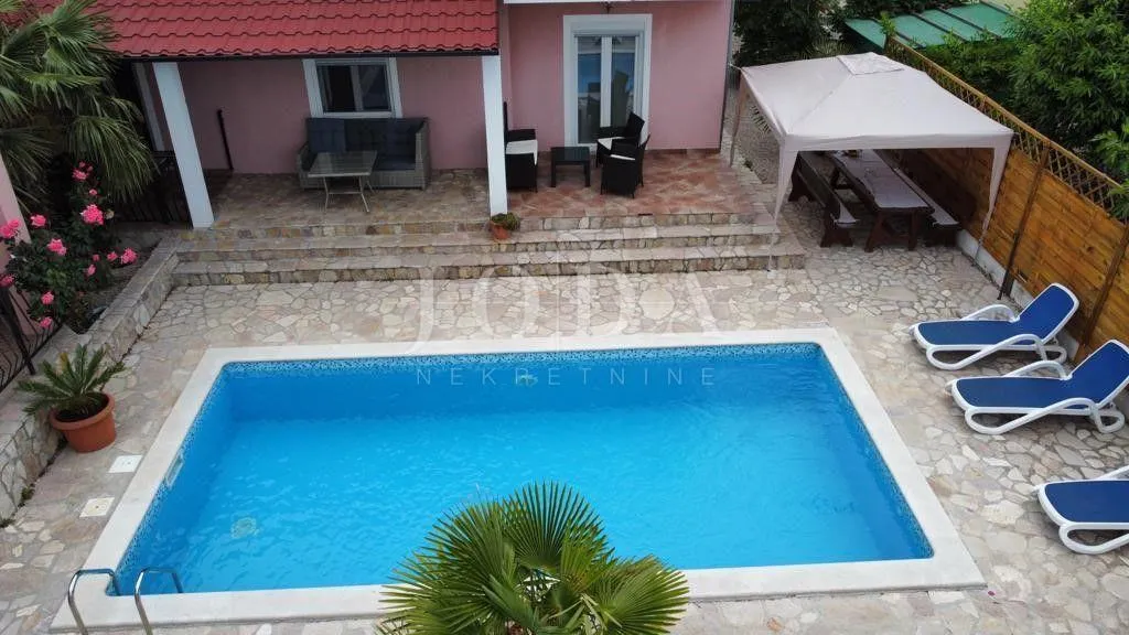 apartmanska kuća - slika 2