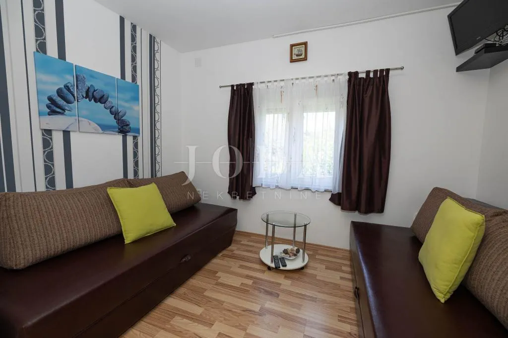 dramalj-kuca sa 7 apartmana - slika 21