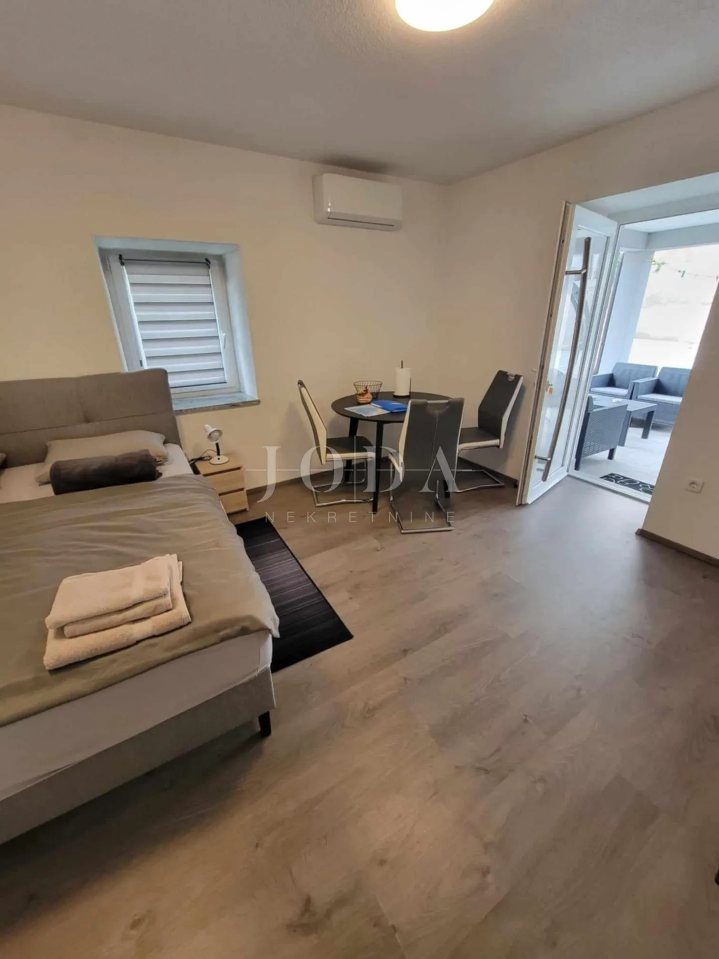 šilo kuća sa 3 apartmana - slika 21