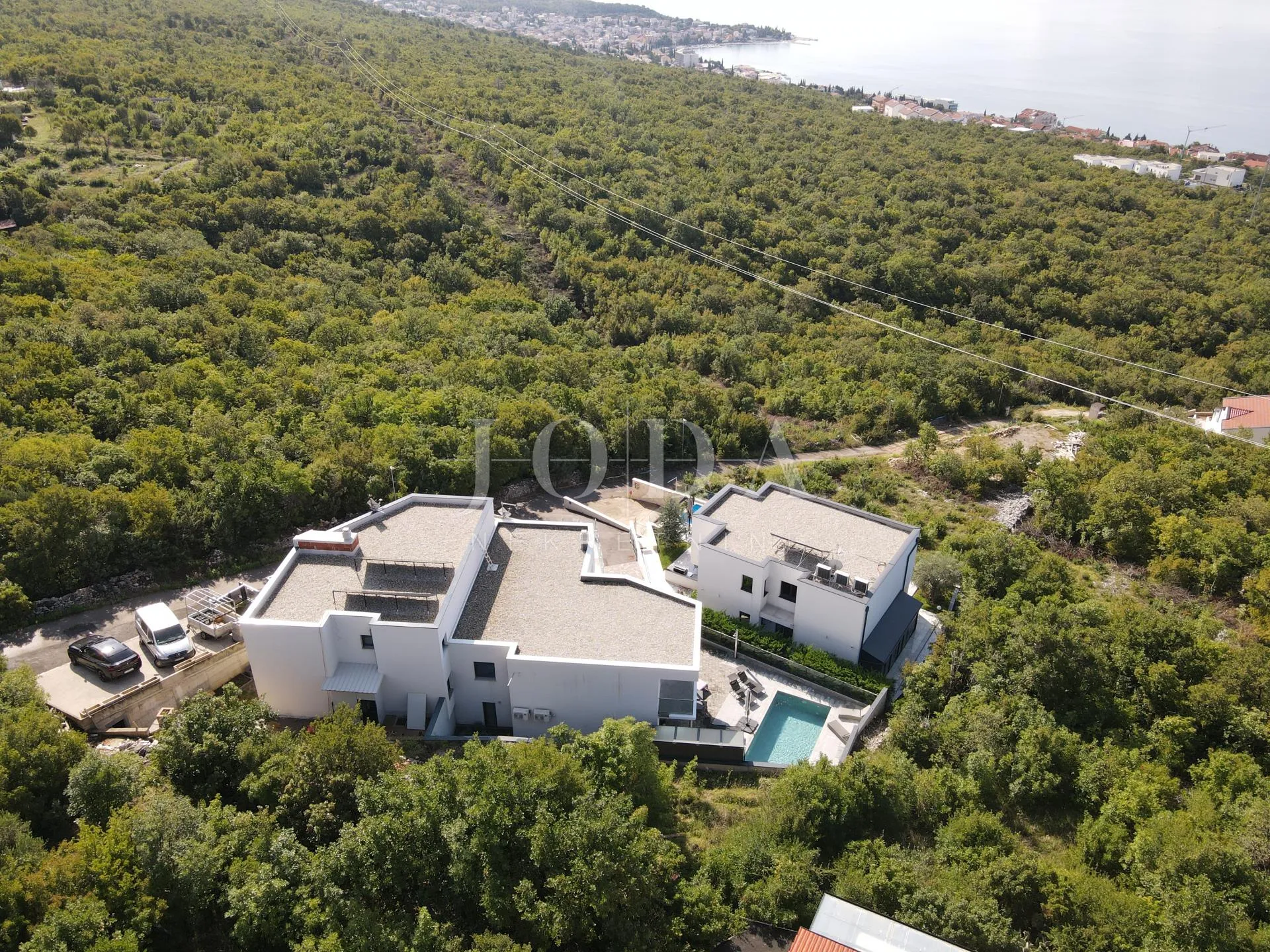 moderna kuća sa bazenom, garažom i dva stana - slika 5