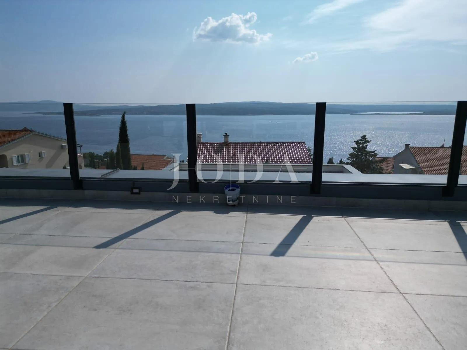 dramalj penthouse sa garažom i zasebnim apartmanom - slika 8
