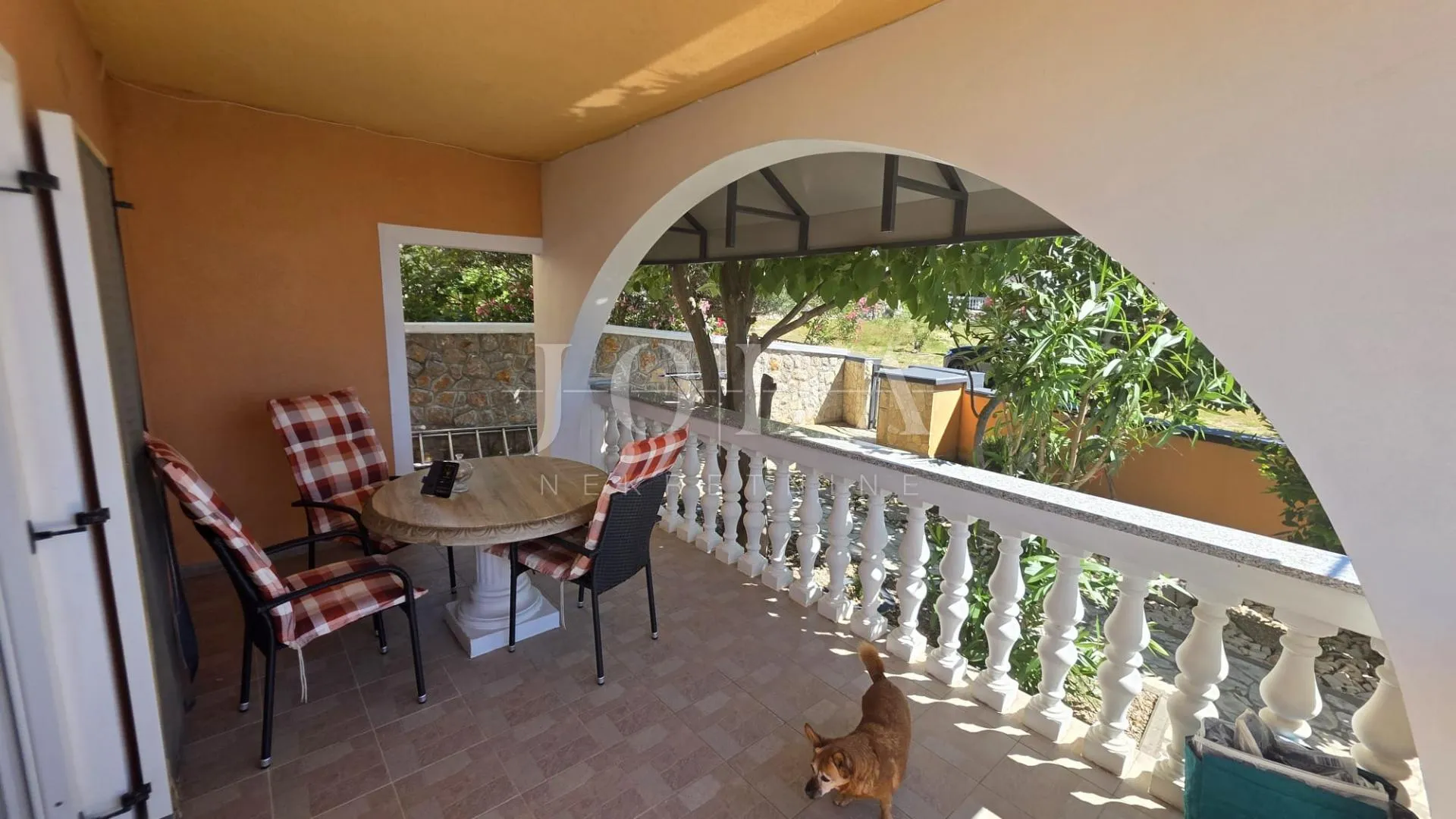 cesarica apartman sa okućnicom blizu mora - slika 2