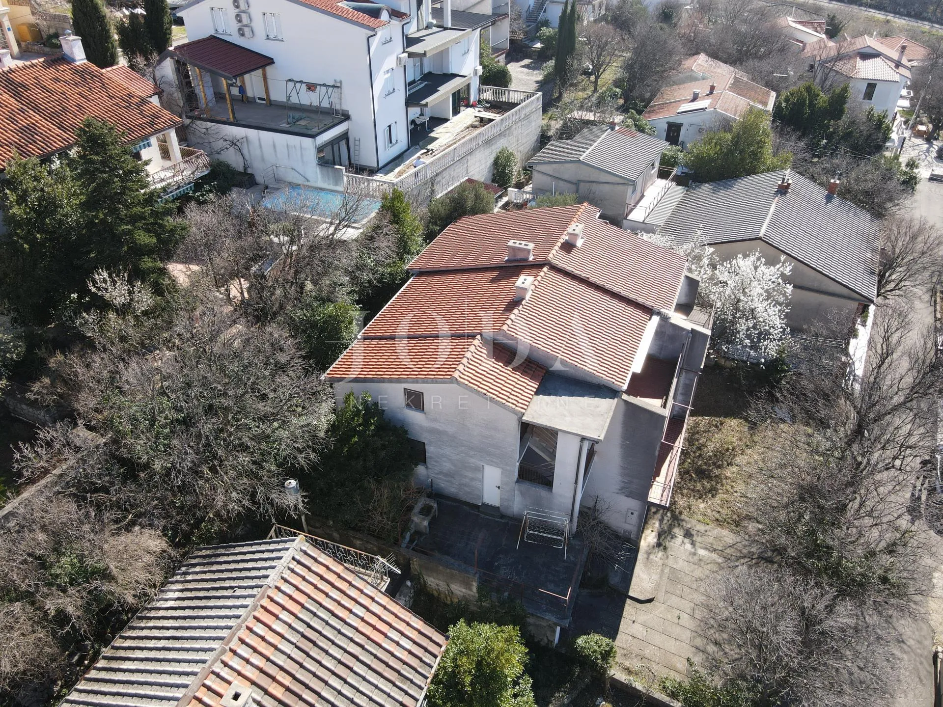 kuća sa 100m od mora sa 6 stambenih jedinica - slika 6