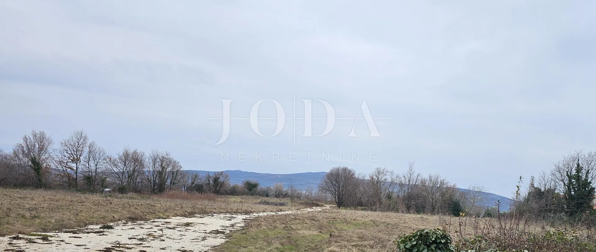 građevinsko zemljište 960m2,labin okolica - slika 1