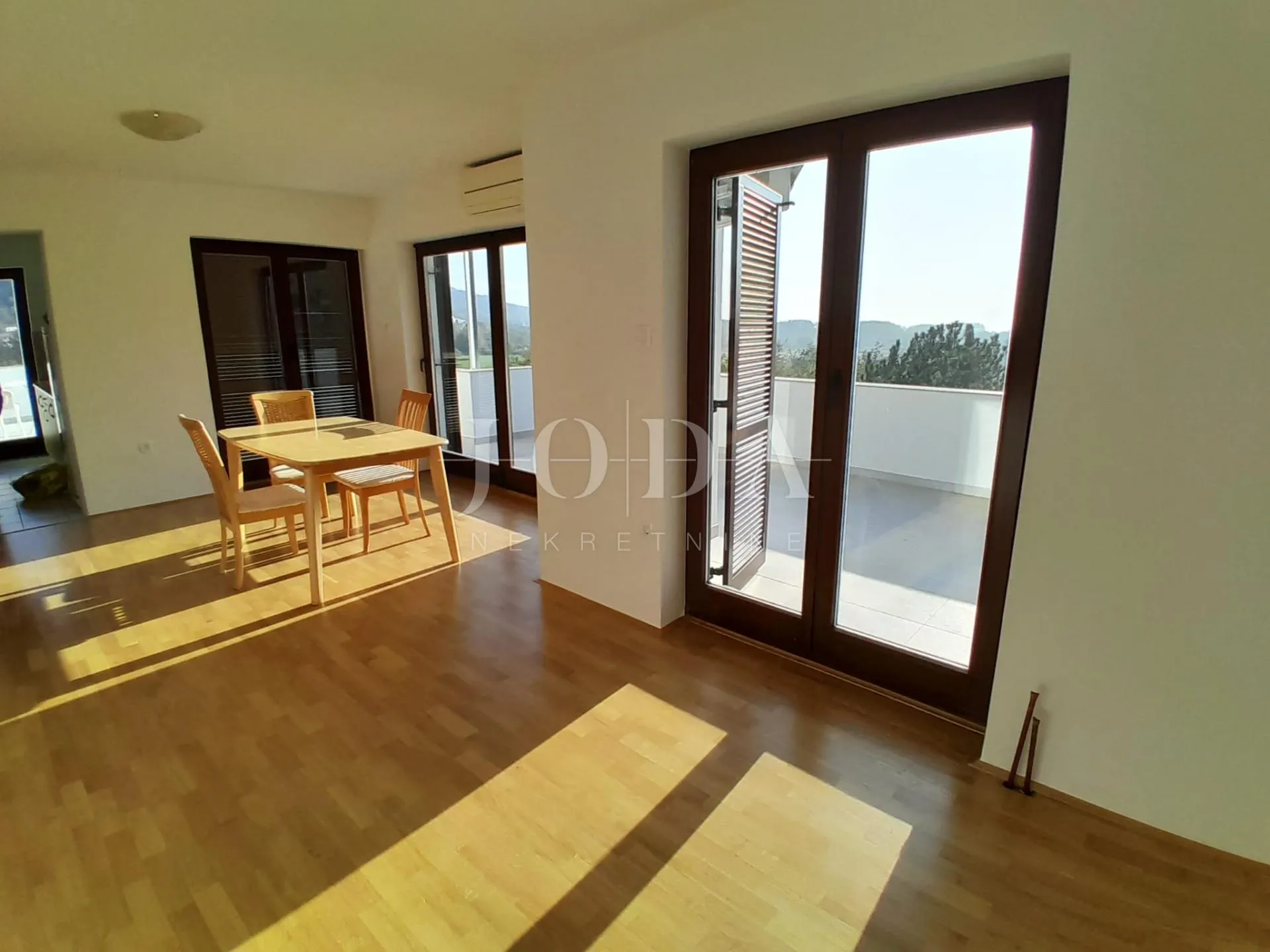 apartman sa bazenom - slika 13