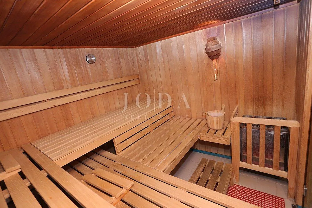 hotel na prodaju prvi red do mora - slika 24