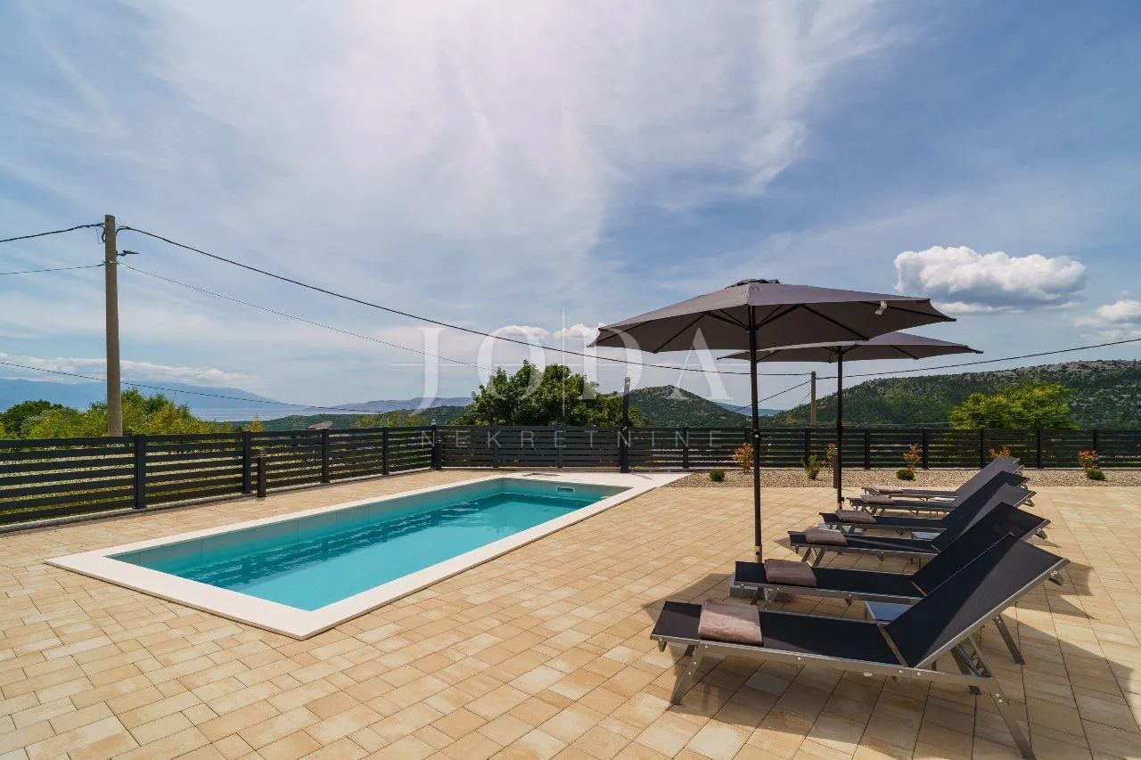 bribir moderna villa s bazenom i pogledom na more - slika 8