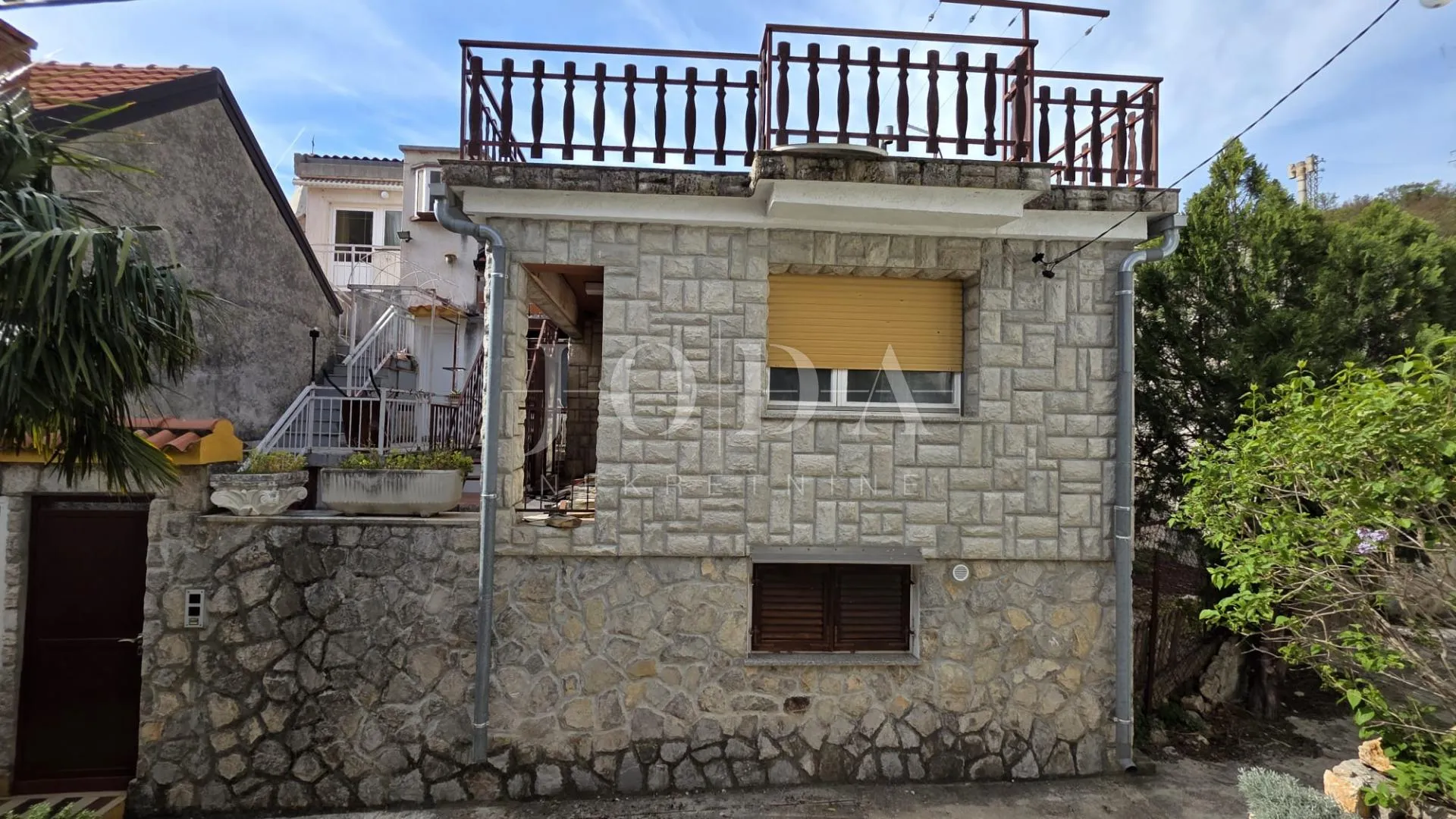 jablanac kuća blizu mora - slika 1