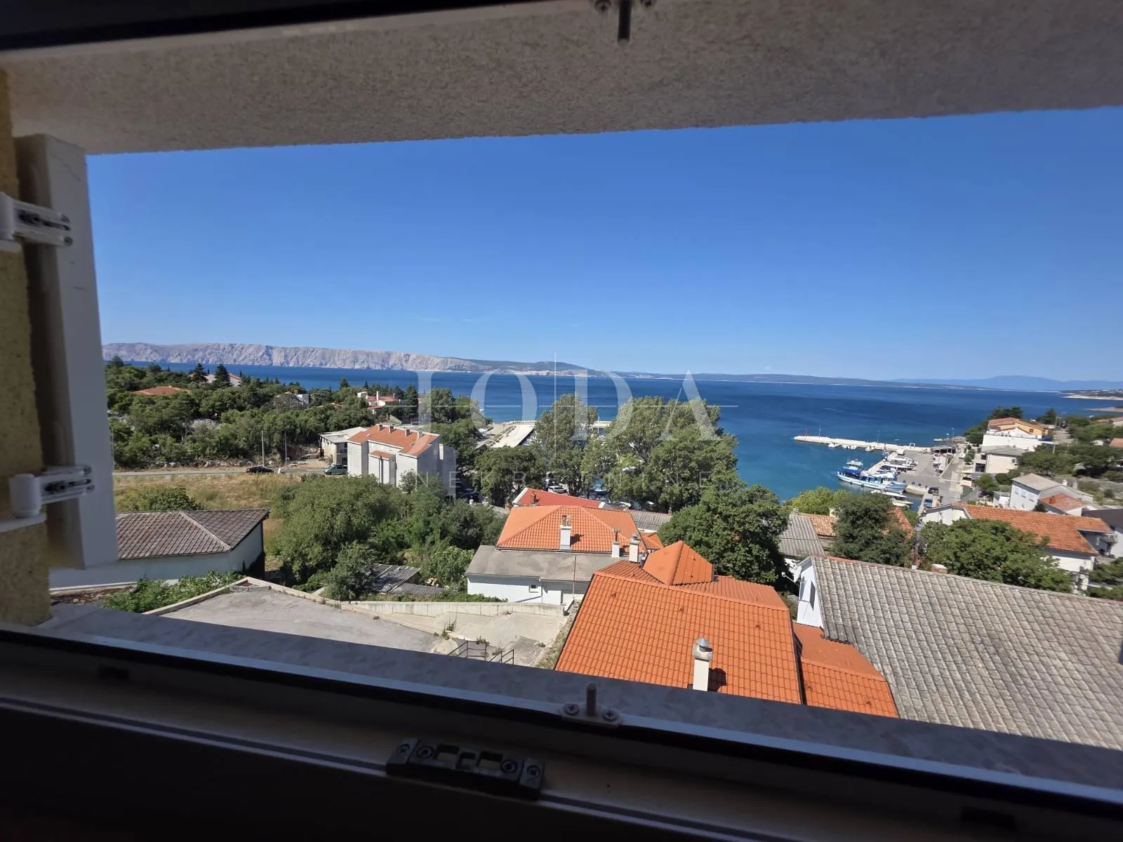 klenovica, stan sa galerijom 80m od mora - slika 9