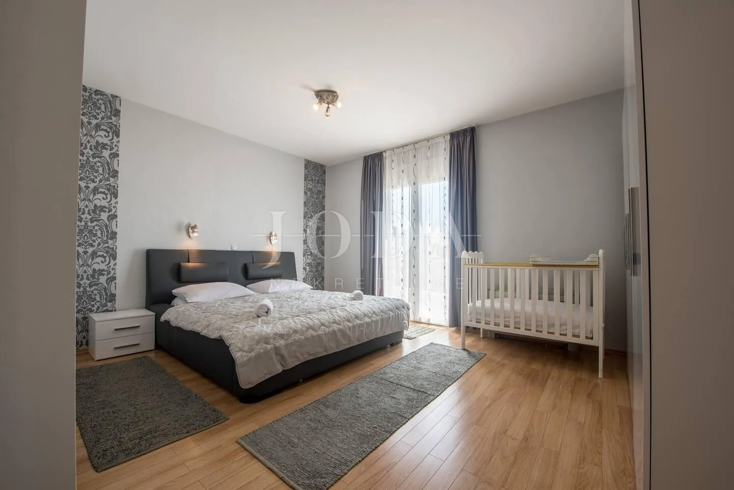 predivna vila u solinu sa dva bazena - slika 7