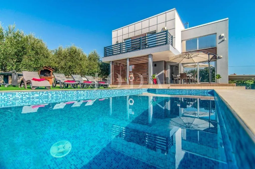 Vodnjan, Villa sa pogledom na Brijune i grijanim bazenom