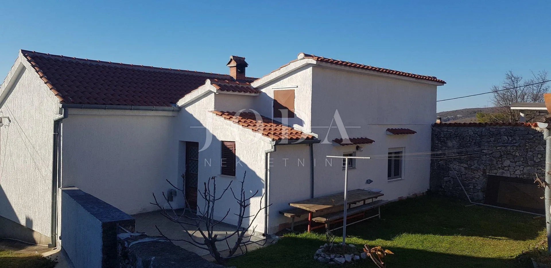 jadranovo kuća sa tri stana - slika 8