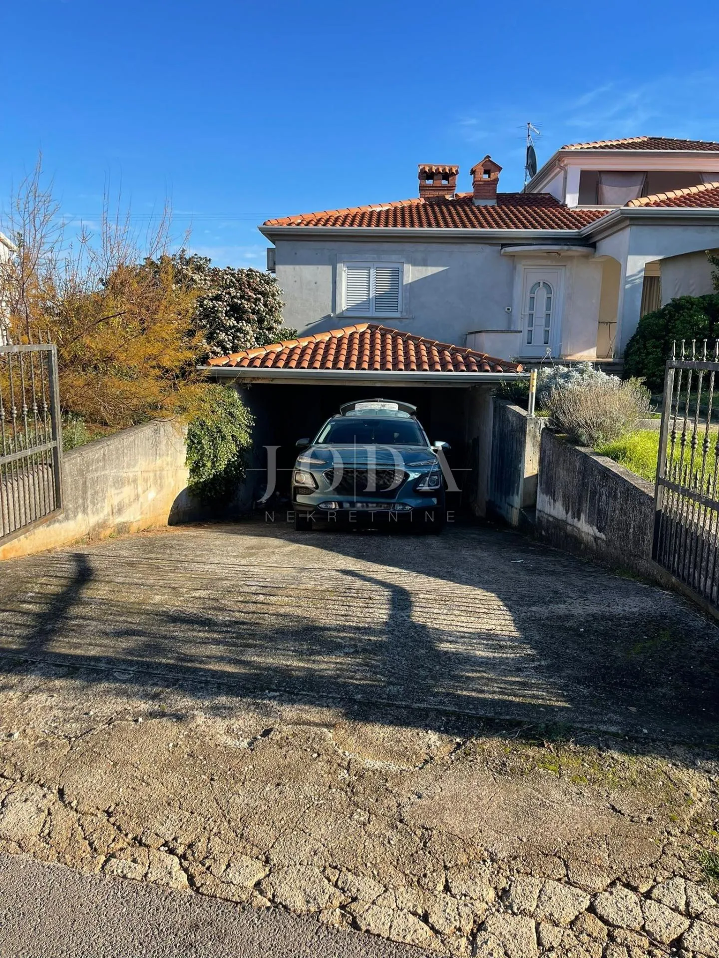 lijepa obiteljska kuća sa dva komforna stana,umag okolica - slika 2