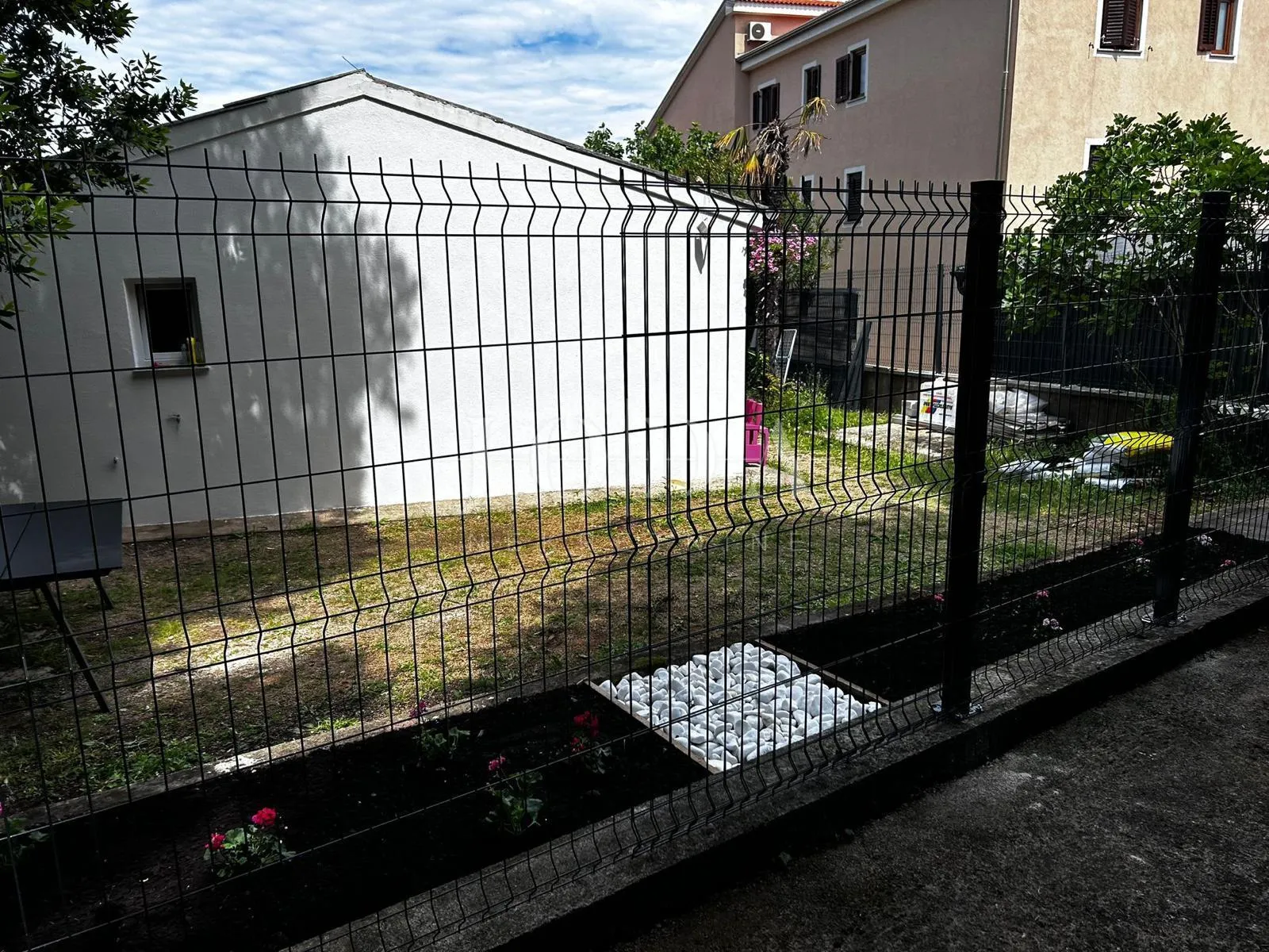 samostojeća prizemnica s okućnicom i mogućnošću nadogradnje - slika 13