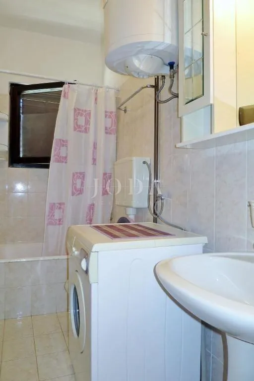 labin, kuća sa bazenom i dvije stambene jedinice - slika 27