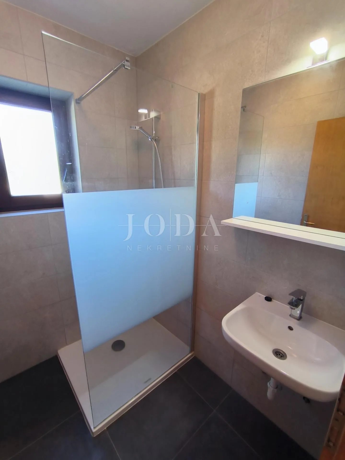 apartman sa bazenom - slika 21