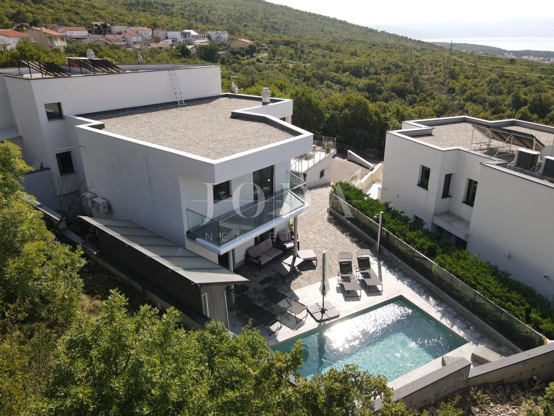 moderna kuća sa bazenom, garažom i dva stana - slika 20
