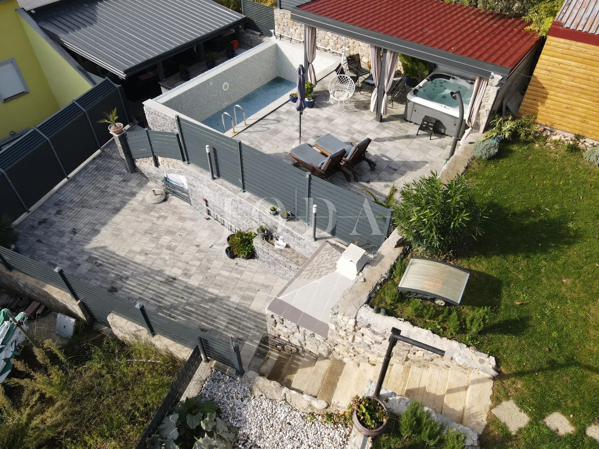 bribir kuća sa bazenom - slika 10