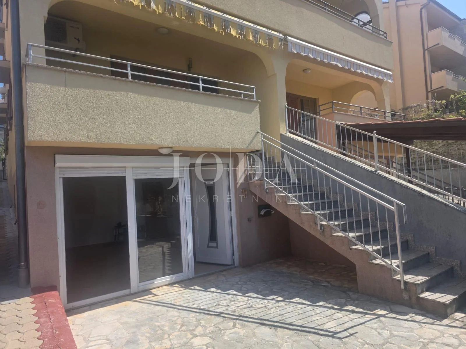 crikvenica-stan na dobroj lokaciji - slika 10