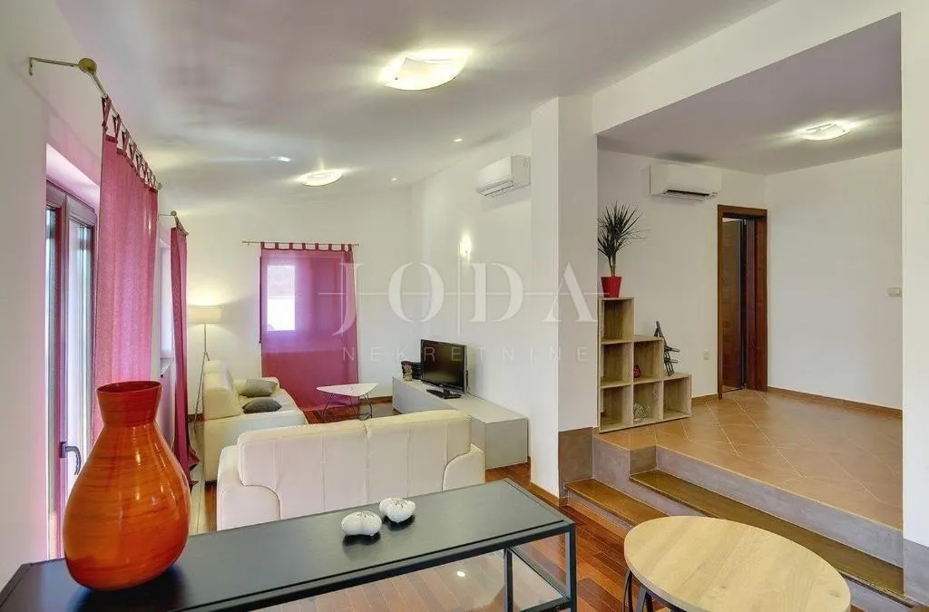 pula, villa sa bazenom i jacuzzijem - slika 24