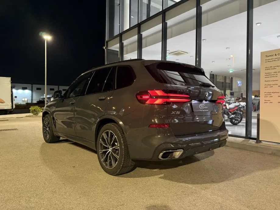 bmw x5 4.0d m sport pro 352 ks,panorama,vent.sje,soft-close vrata, pdv - slika 2