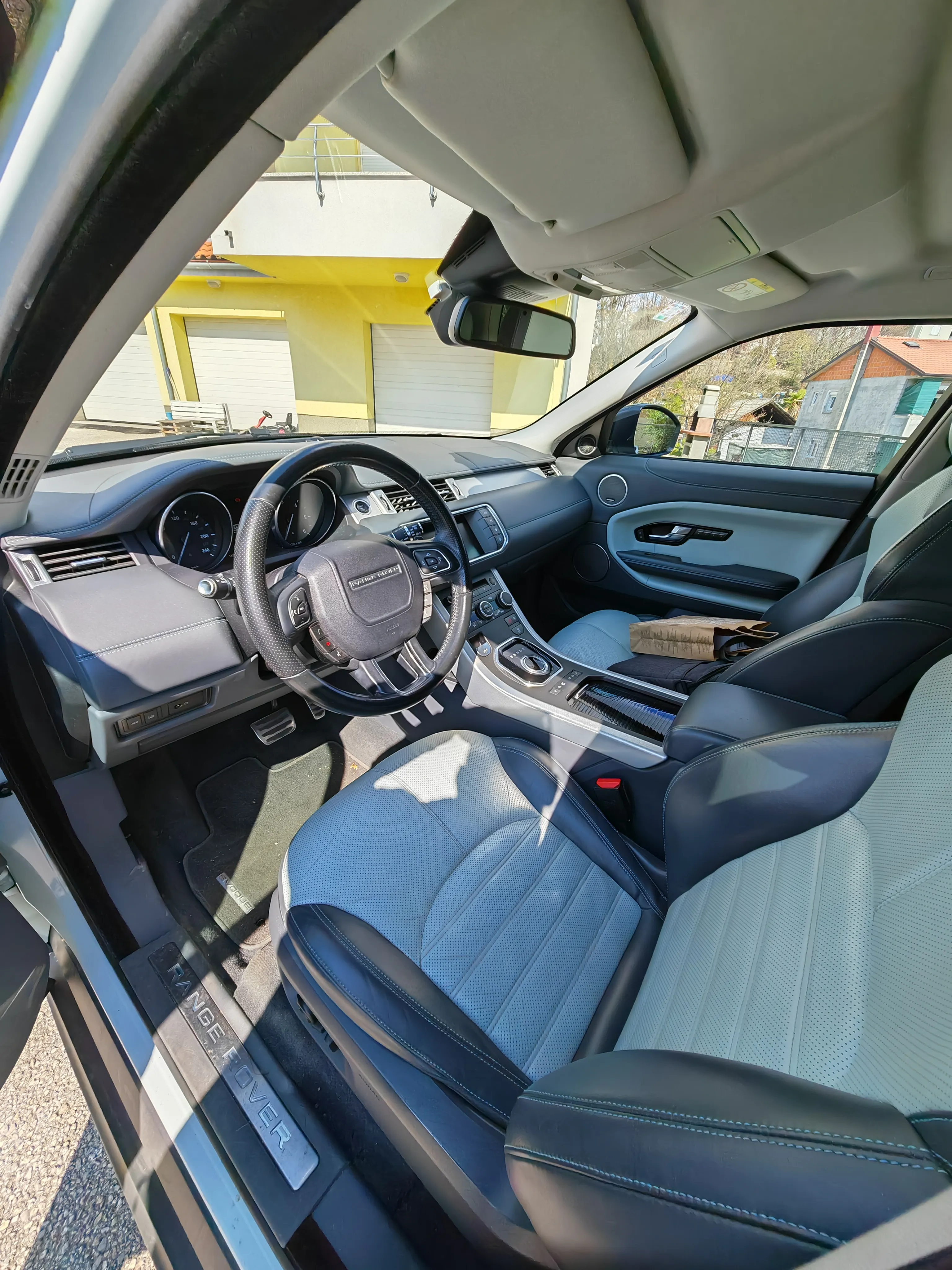 range rover evoque hse dynamic automatik - slika 16