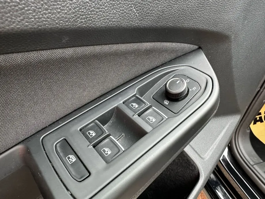 vw golf 8 2,0 tdi automatik •110 kw•ambi light•navi•automatik• - slika 20