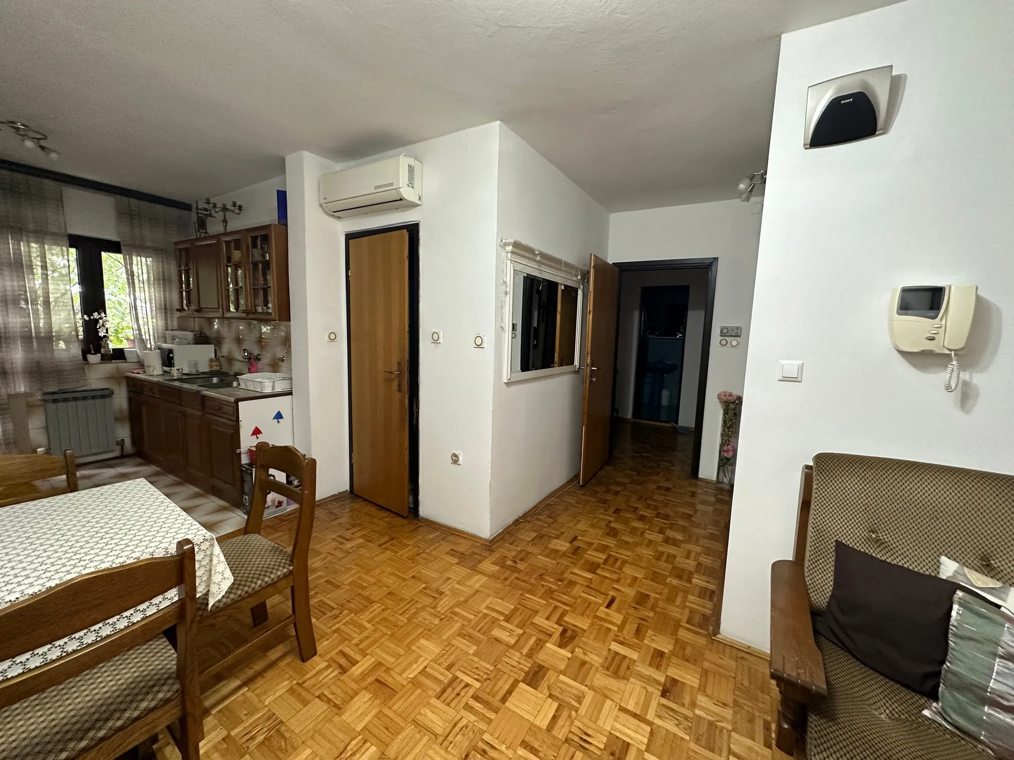 kuća s dvorištem - slika 16